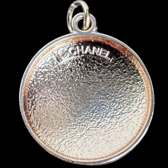 Chanel Button Charm - Authentic Charm with Unbranded Gold-tone Chain - Picture 5 of 8